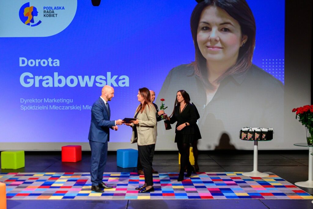 Dorota Grabowska podczas uroczystości wręczenia aktu powołania do Podlaskiej Rady Kobiet
